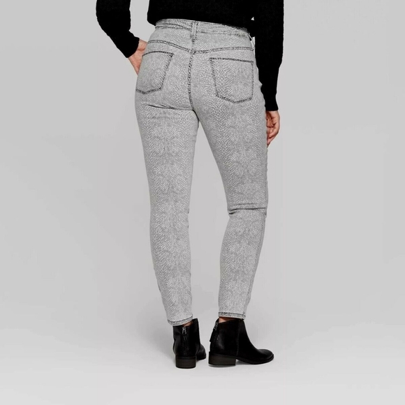 Universal Thread Ladies Size 10 Gray Snake Skin High-Rise Stretch Skinny Jeans - Picture 4 of 14